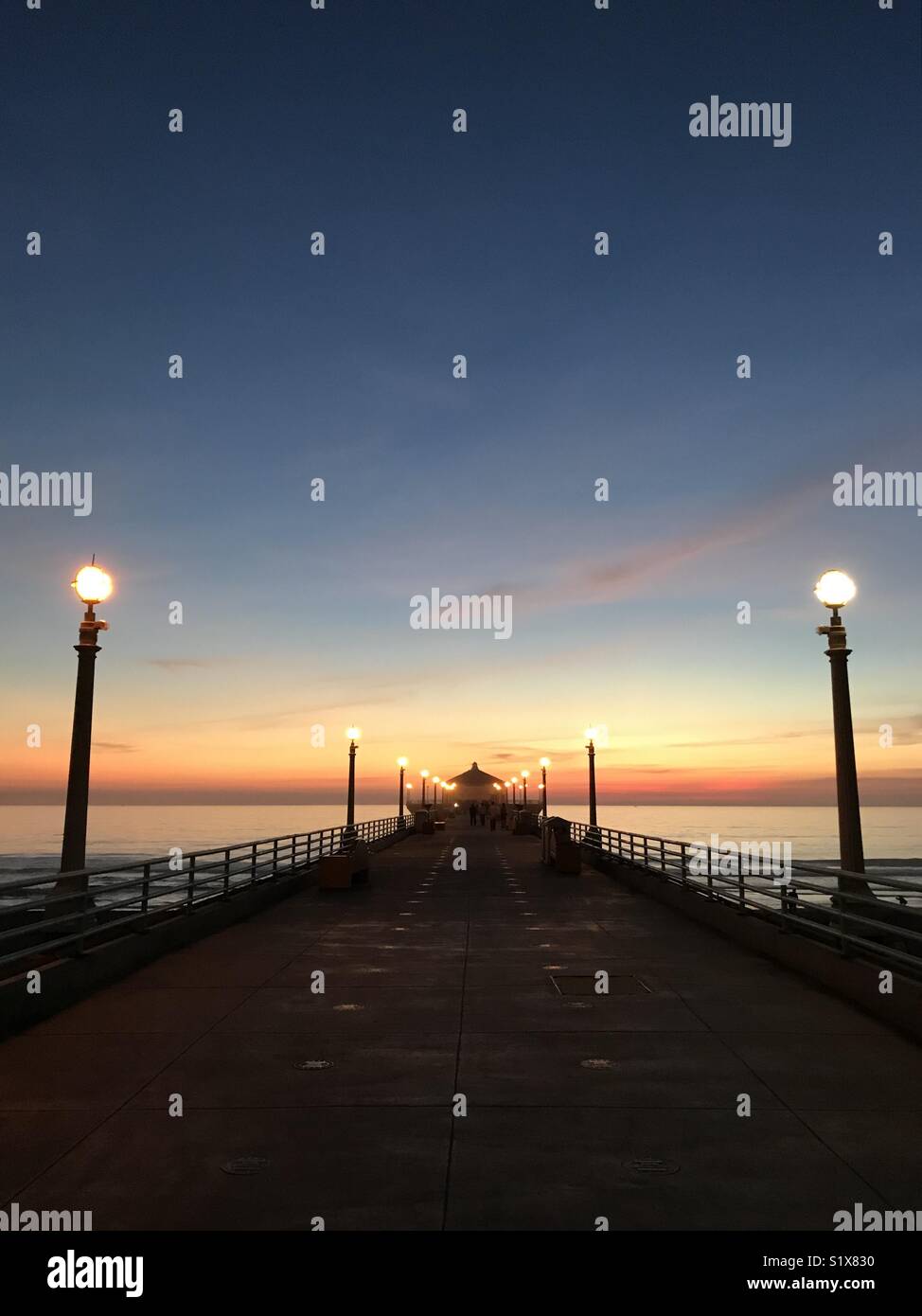 Manhattan Beach pier al tramonto. Manhattan Beach, California USA. Foto Stock
