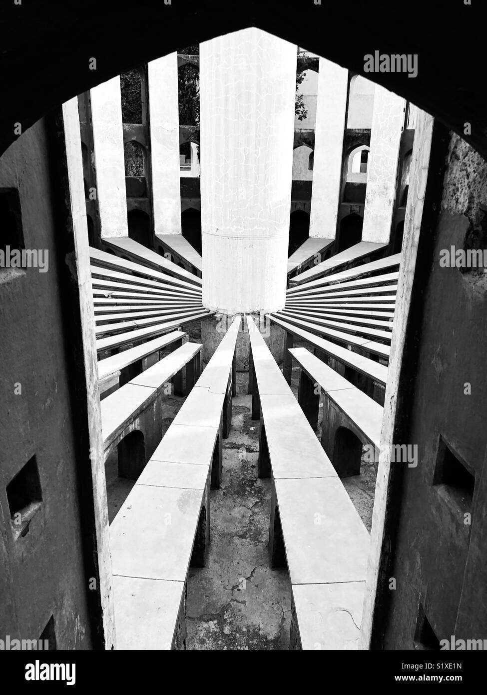 Architettura del 'Jantar Mantar',Jantar Mantar è situato in New Delhi,l'Inda.Il sito è uno dei cinque costruito dal Maharaja Jai Singh II di Jaipur, è stato costruito nel 1723 Foto Stock