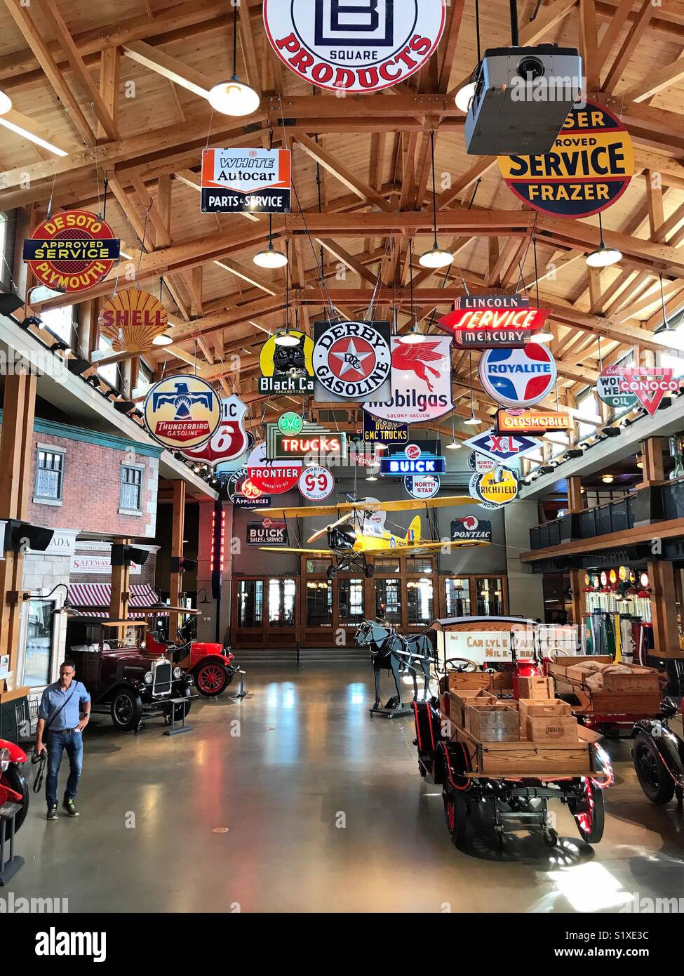 La stazione di benzina memorabilia presso Heritage Park di Calgary, Canada. Foto Stock