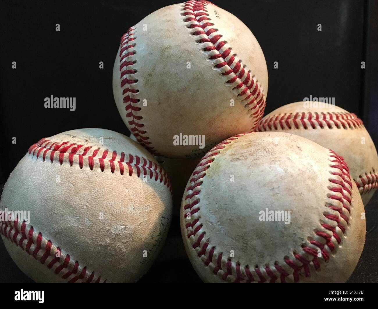 Un mucchio di baseballs Foto Stock