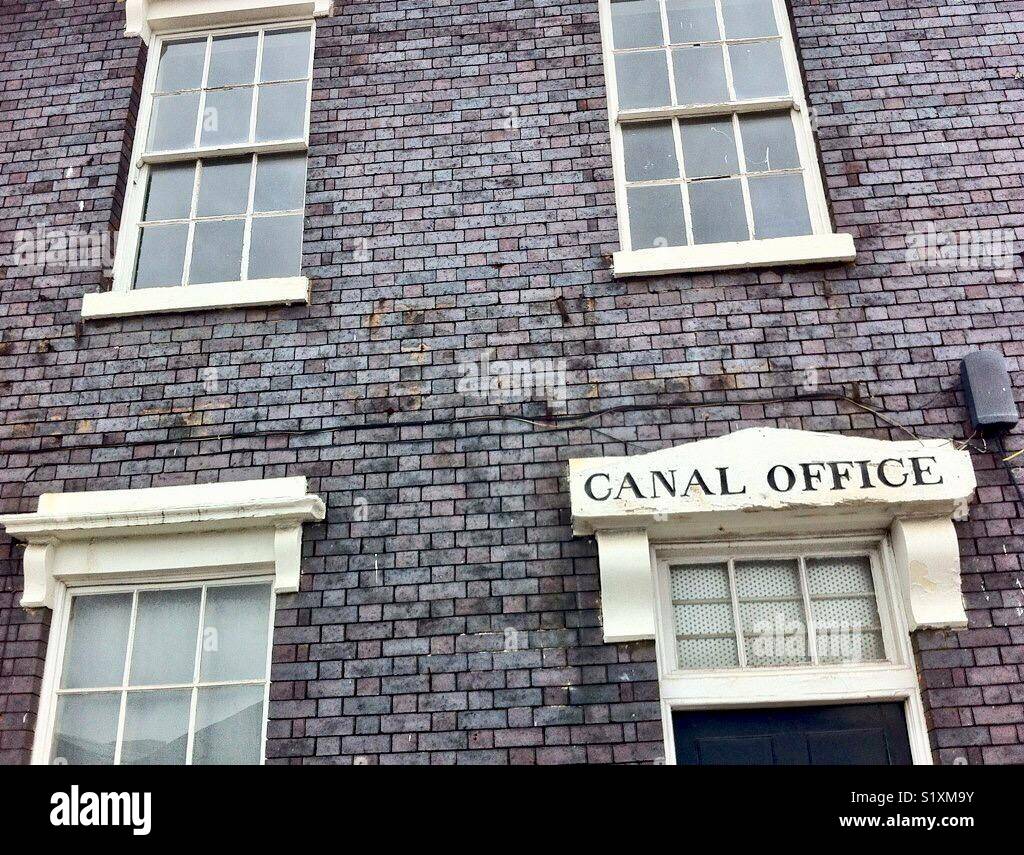 Canal office, Birmingham, viola edificio in mattoni - Immagine stock catturata con smartphone
