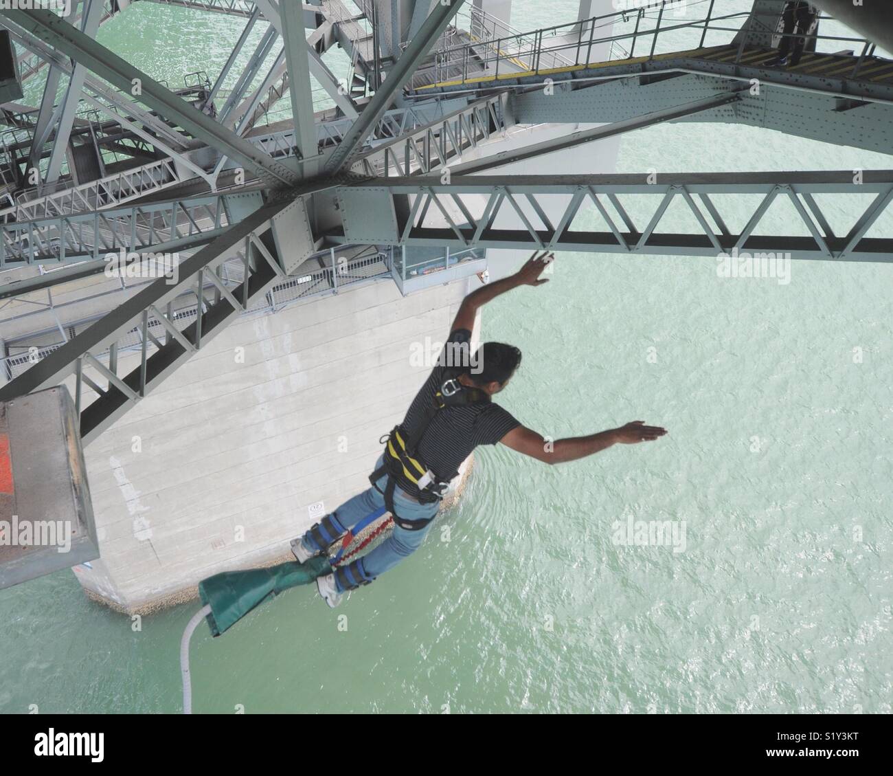 Bungee off Auckland Harbour Bridge Foto Stock