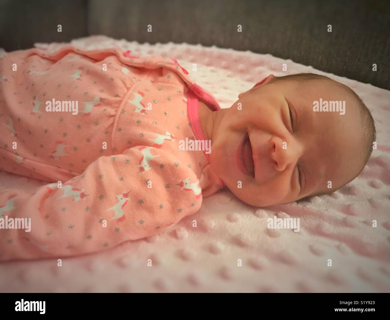 Felice neonato sorridente Foto Stock