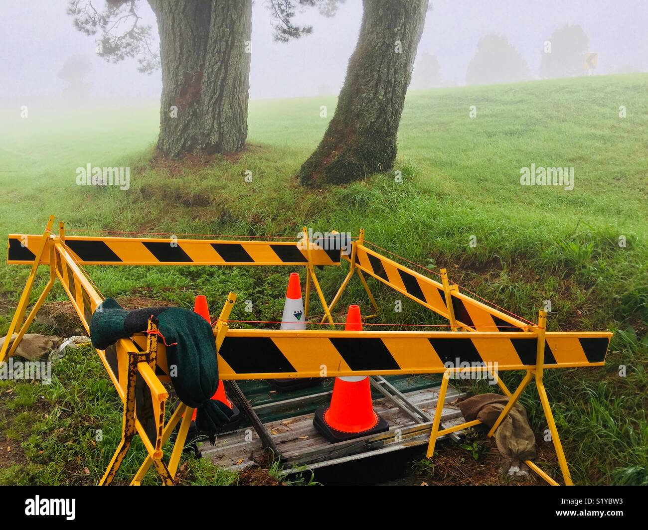 Le barriere attorno ad una zona di lavoro Foto Stock