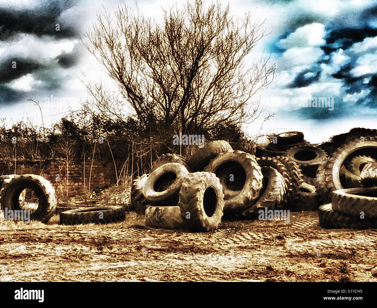 Usurati i pneumatici del trattore Foto Stock