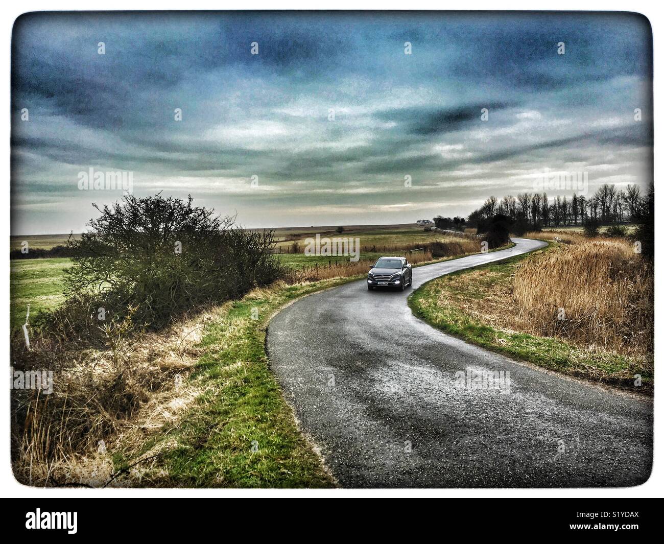 Vicolo del paese, Inghilterra. - Immagine stock catturata con smartphone