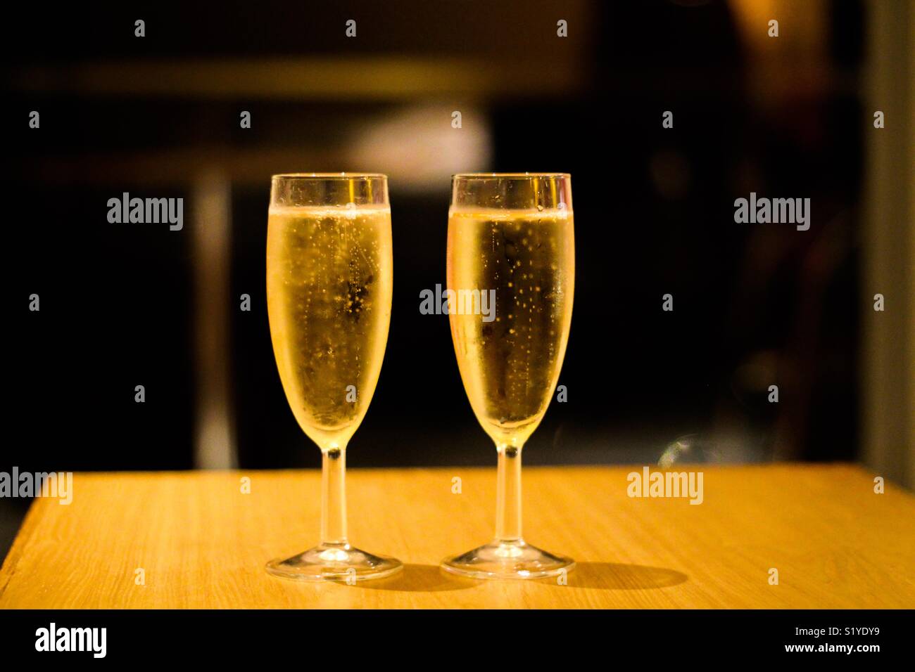 Celebrazione con champagne! Cheers Foto Stock