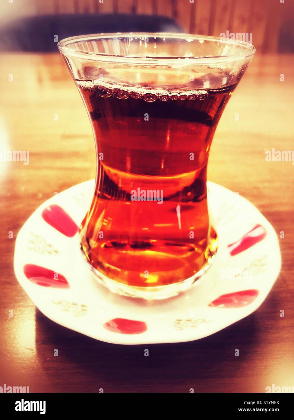Bicchiere di tè turco immagini e fotografie stock ad alta risoluzione -  Alamy