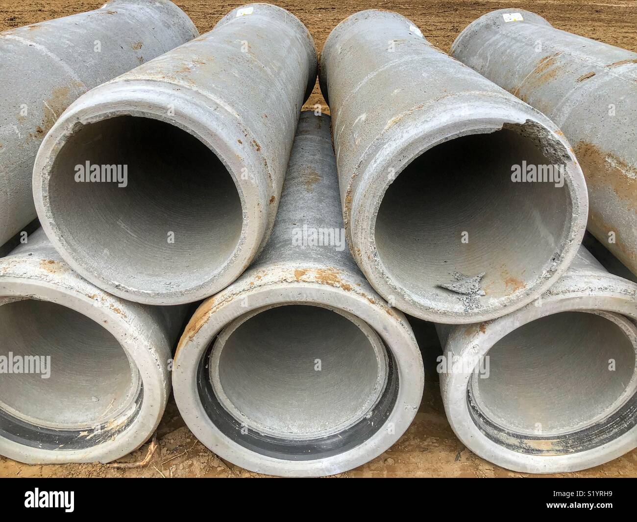 Costruzione di tubazioni - Immagine stock catturata con smartphone