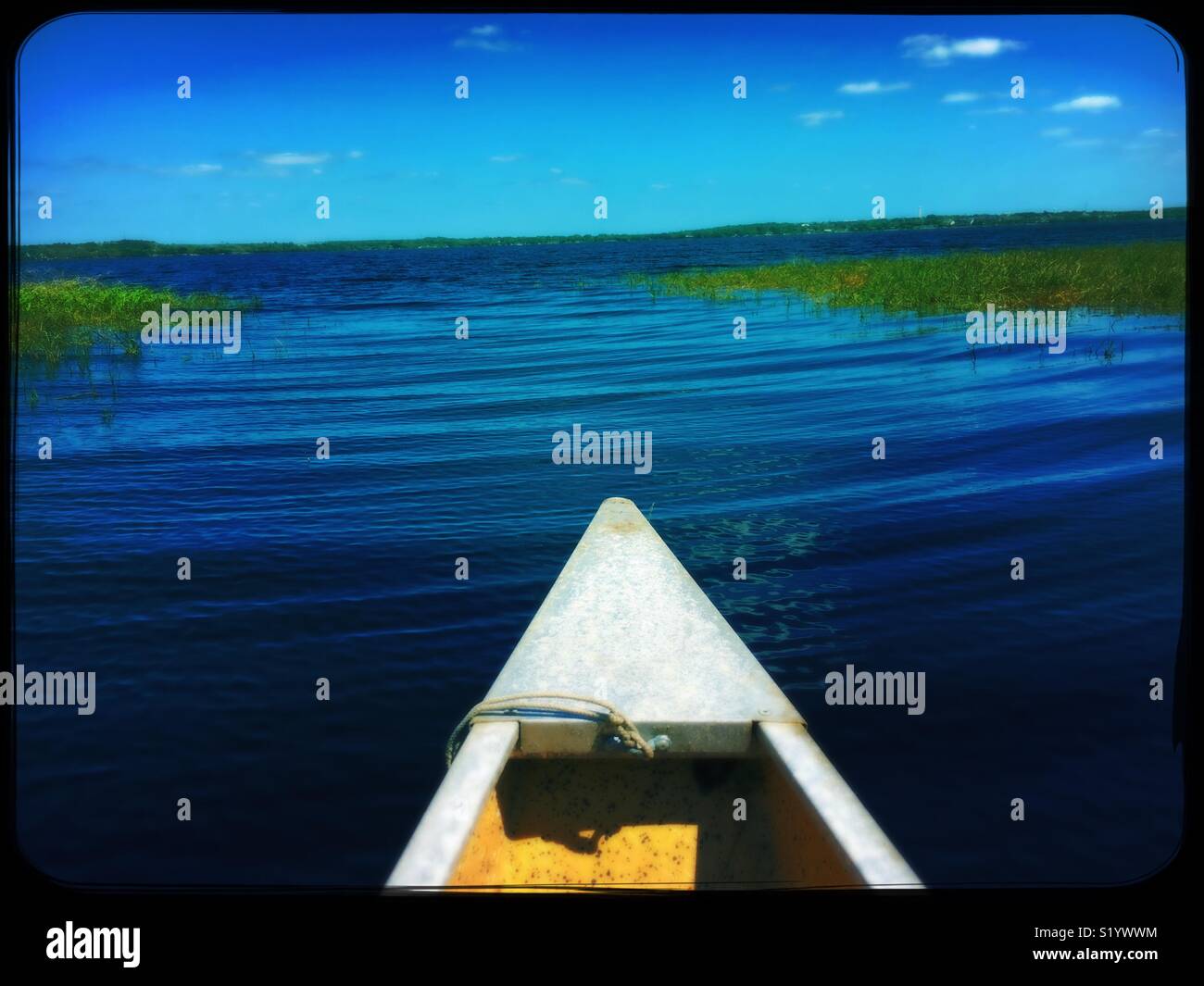 Canoa sul lago Minneola, Florida - Immagine stock catturata con smartphone