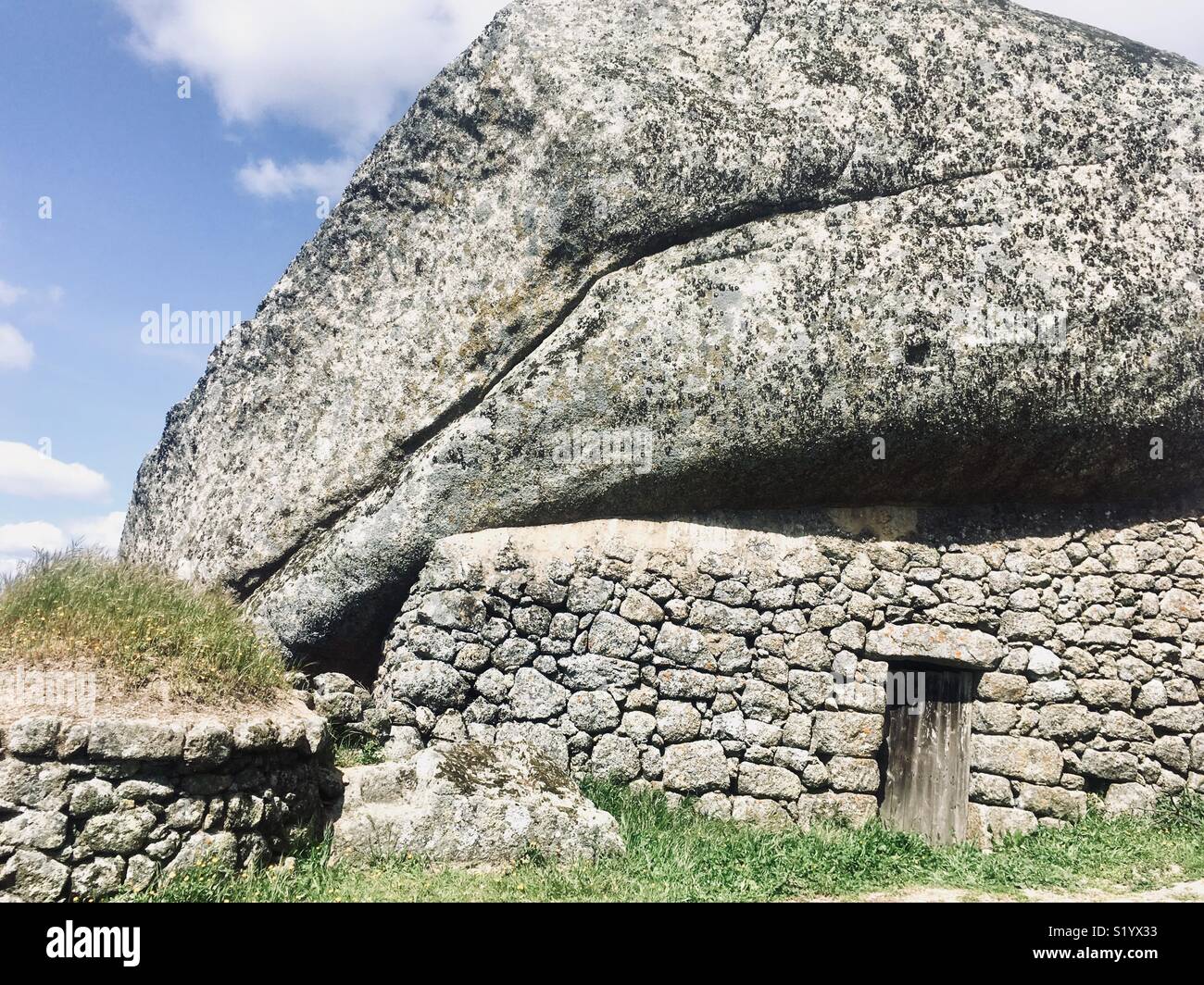 Casa di pietra in villaggio vecchio, Monsanto, Portogallo Foto Stock