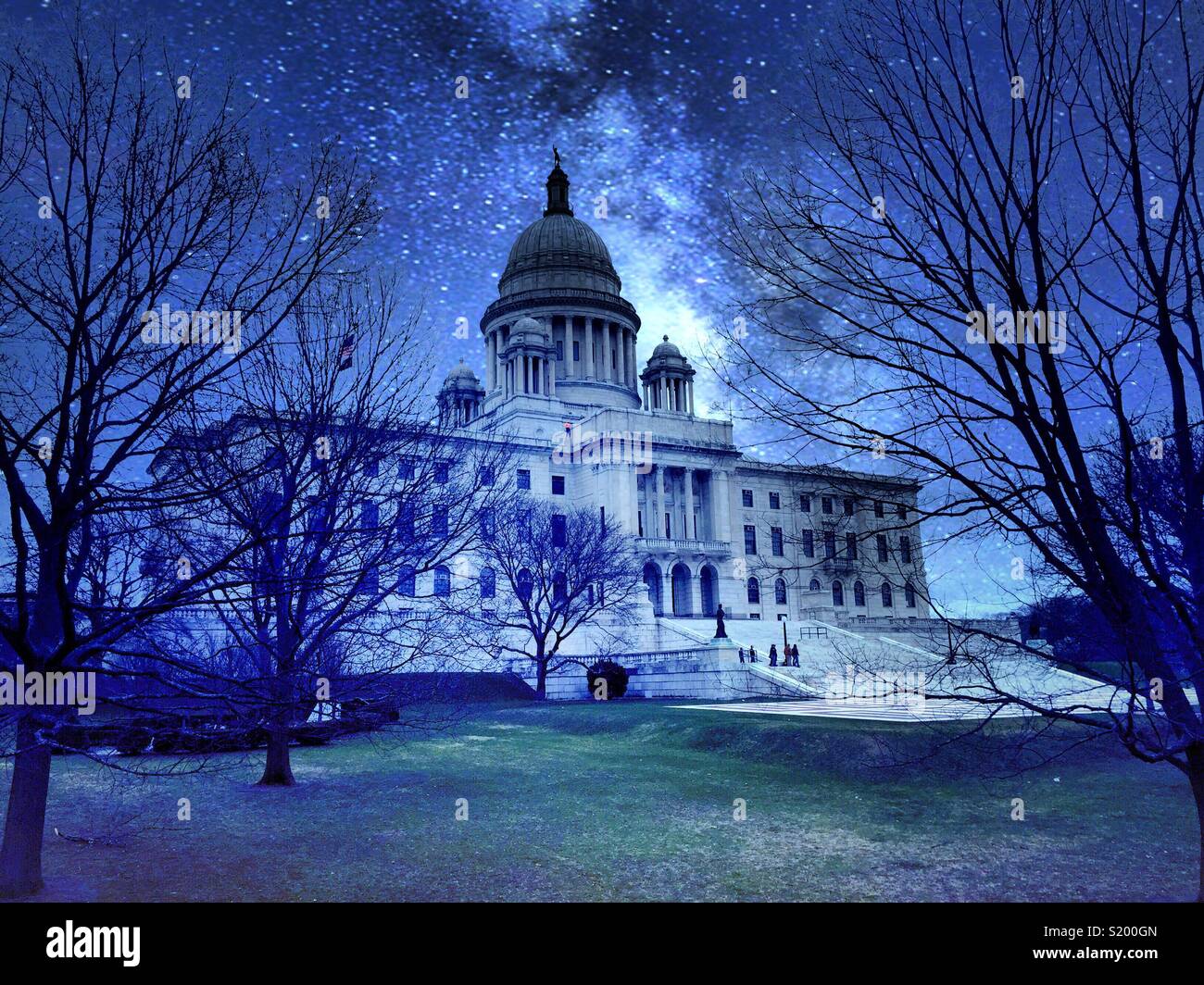 La Rhode Island State Capitol e motivi di notte di Providence, Rhode Island, STATI UNITI D'AMERICA - Immagine stock catturata con smartphone