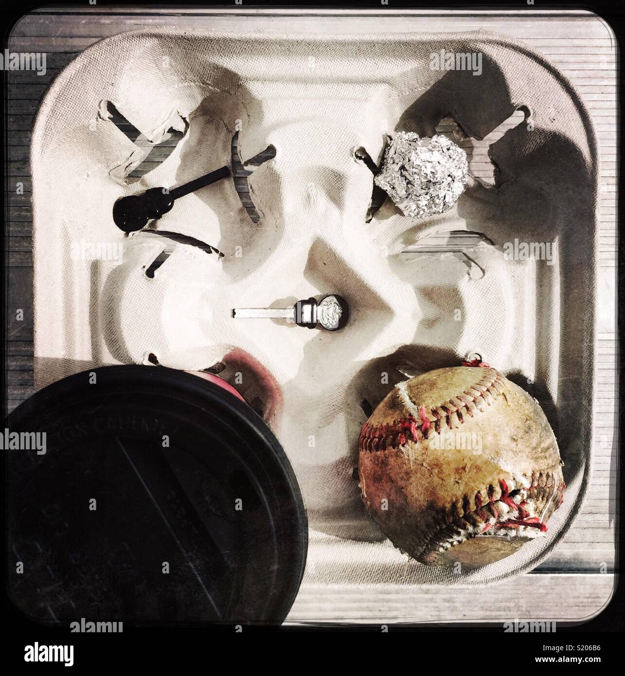 Vassoio per alimenti da un evento sportivo con un marcio baseball Foto Stock