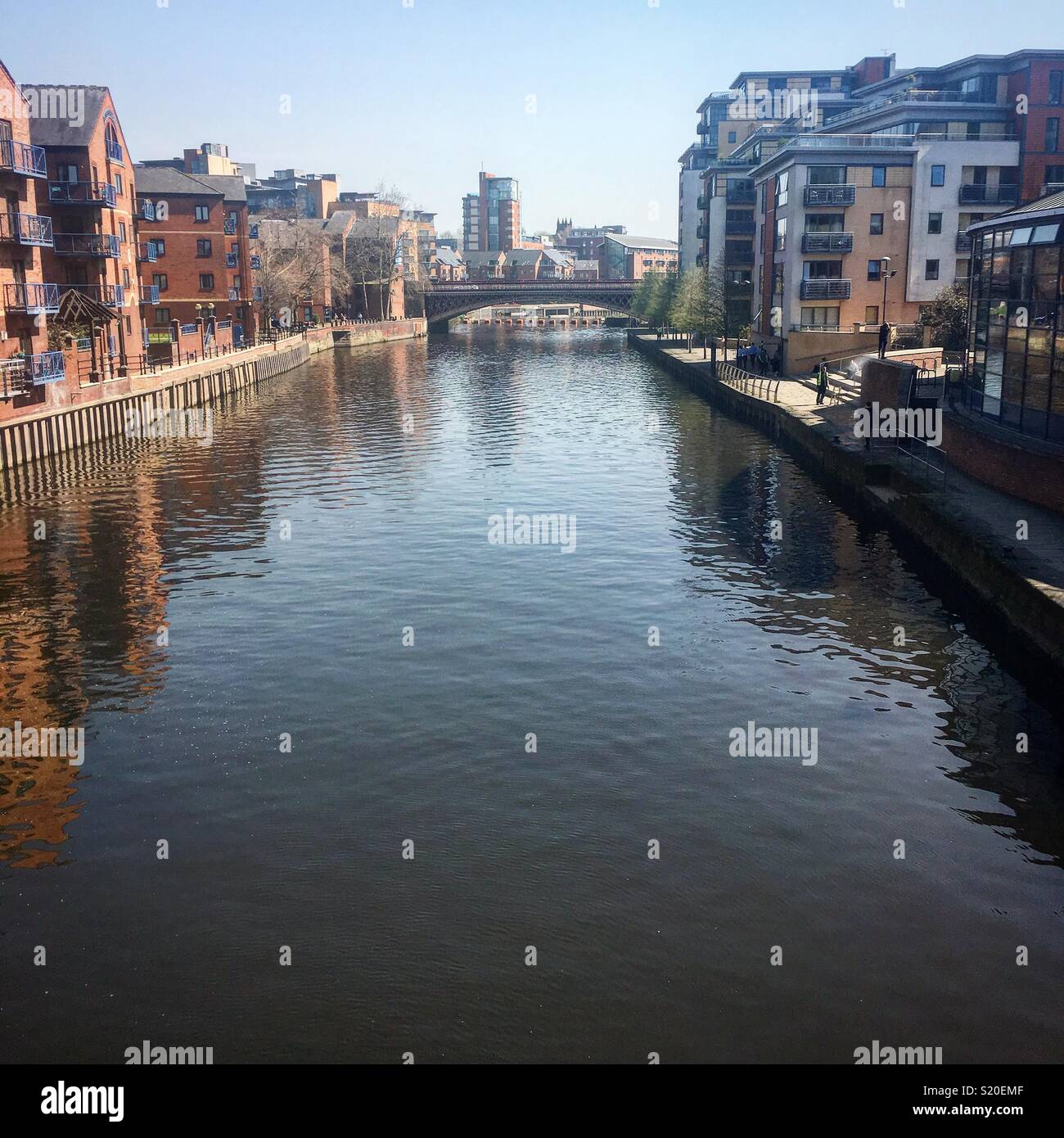 Leeds canal al sole - Immagine stock catturata con smartphone