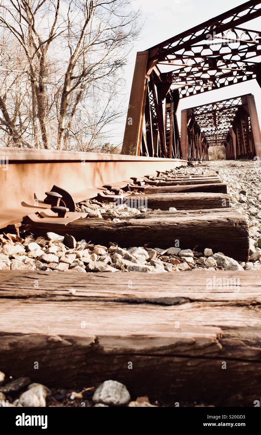 Questo abbandonato ponte ferroviario è stato realizzato con acciaio fornito da Andrew Carnegie stesso! Foto Stock