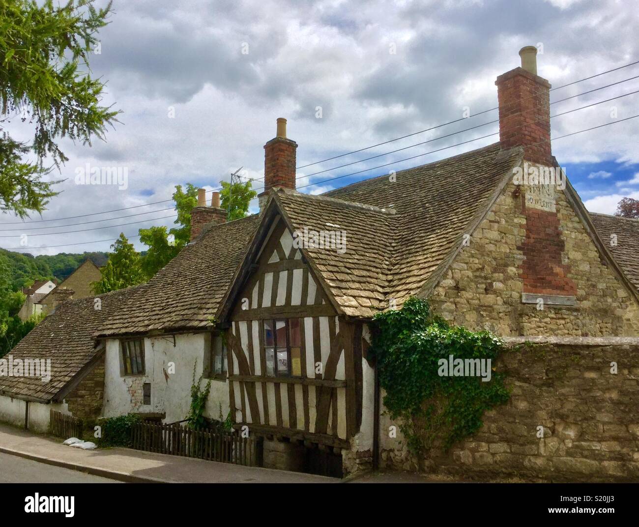 L'Antica Haunted Ram Inn ,Wotton-under-Edge sotto il bordo Foto Stock