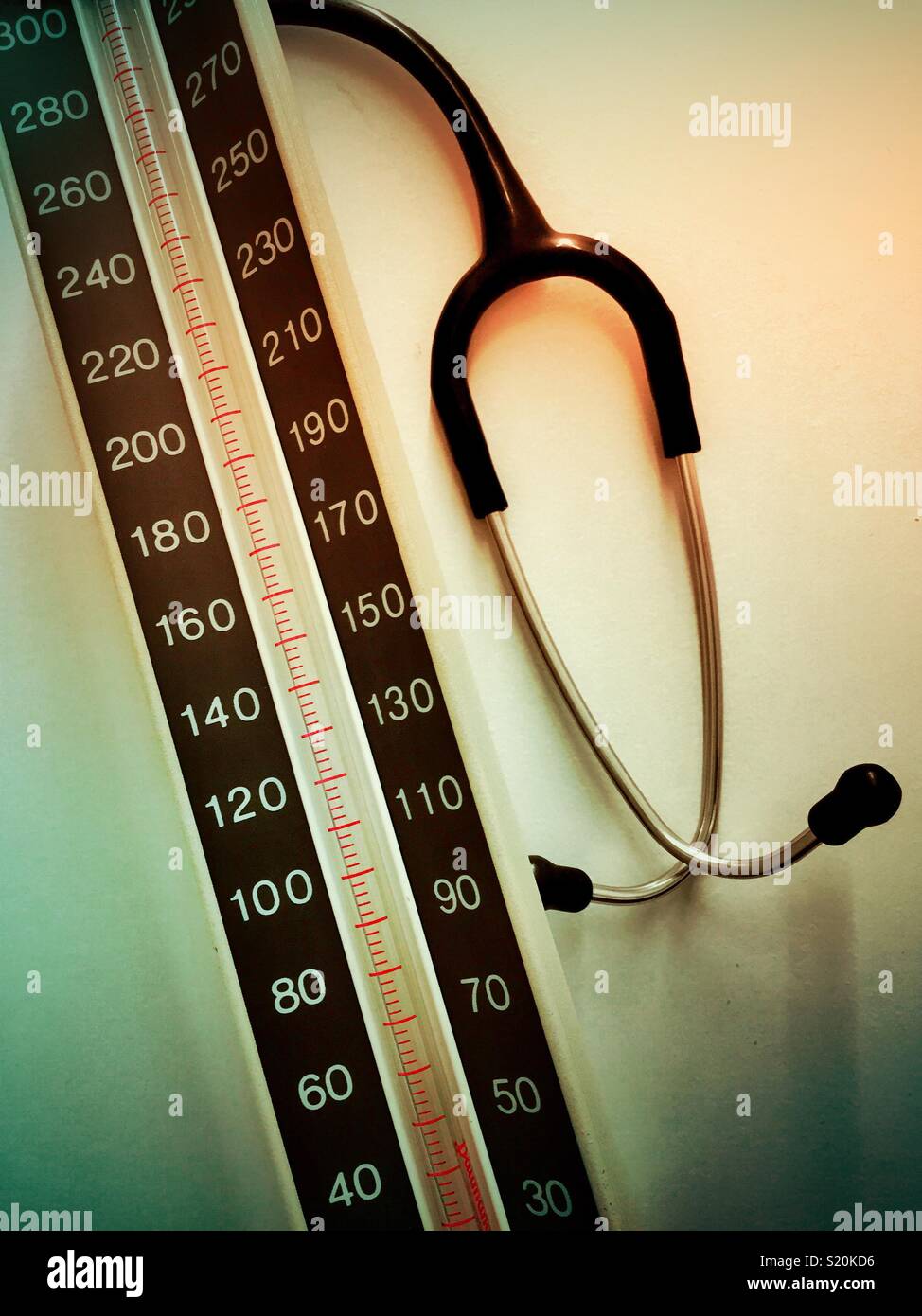 Gli strumenti medici in un ufficio medici , Stati Uniti. - Immagine stock catturata con smartphone