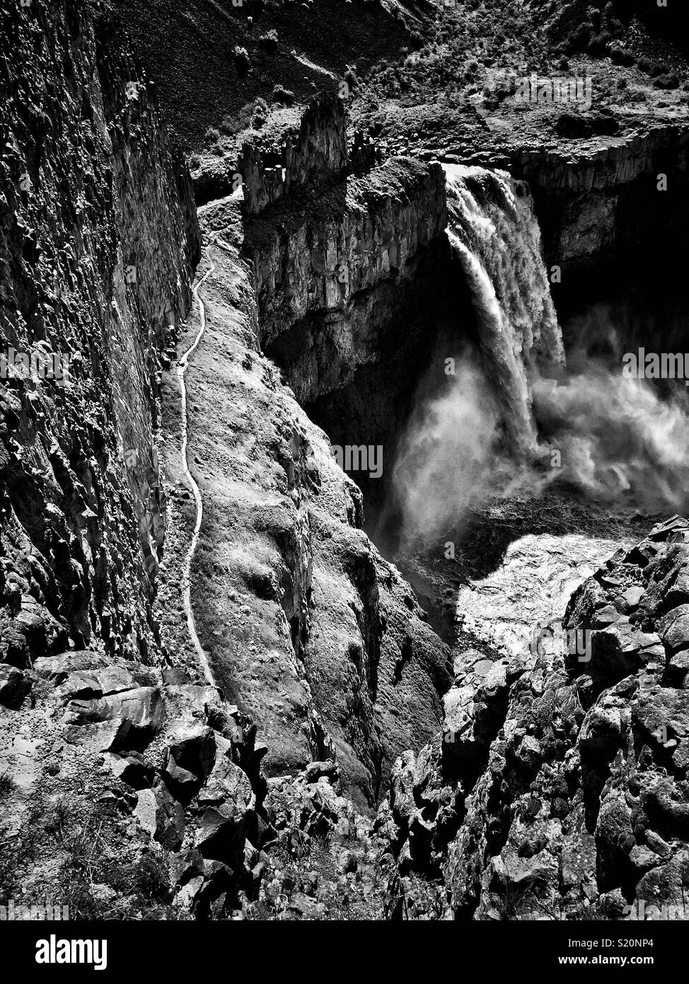 Stretto sentiero si snoda il Palouse Falls Foto Stock