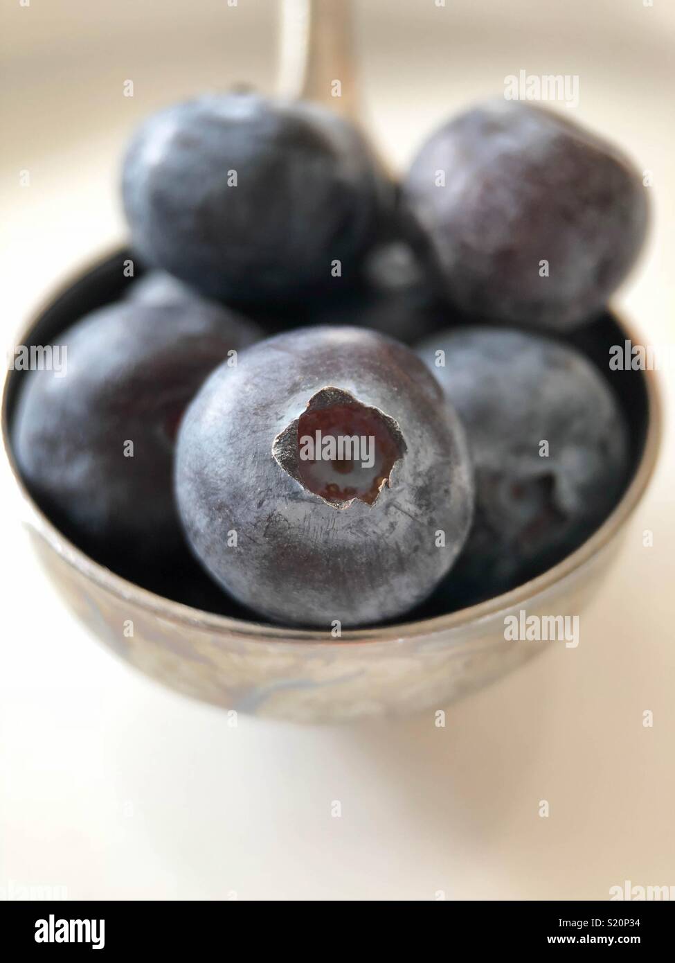 Cucchiaio di mirtilli - Immagine stock catturata con smartphone