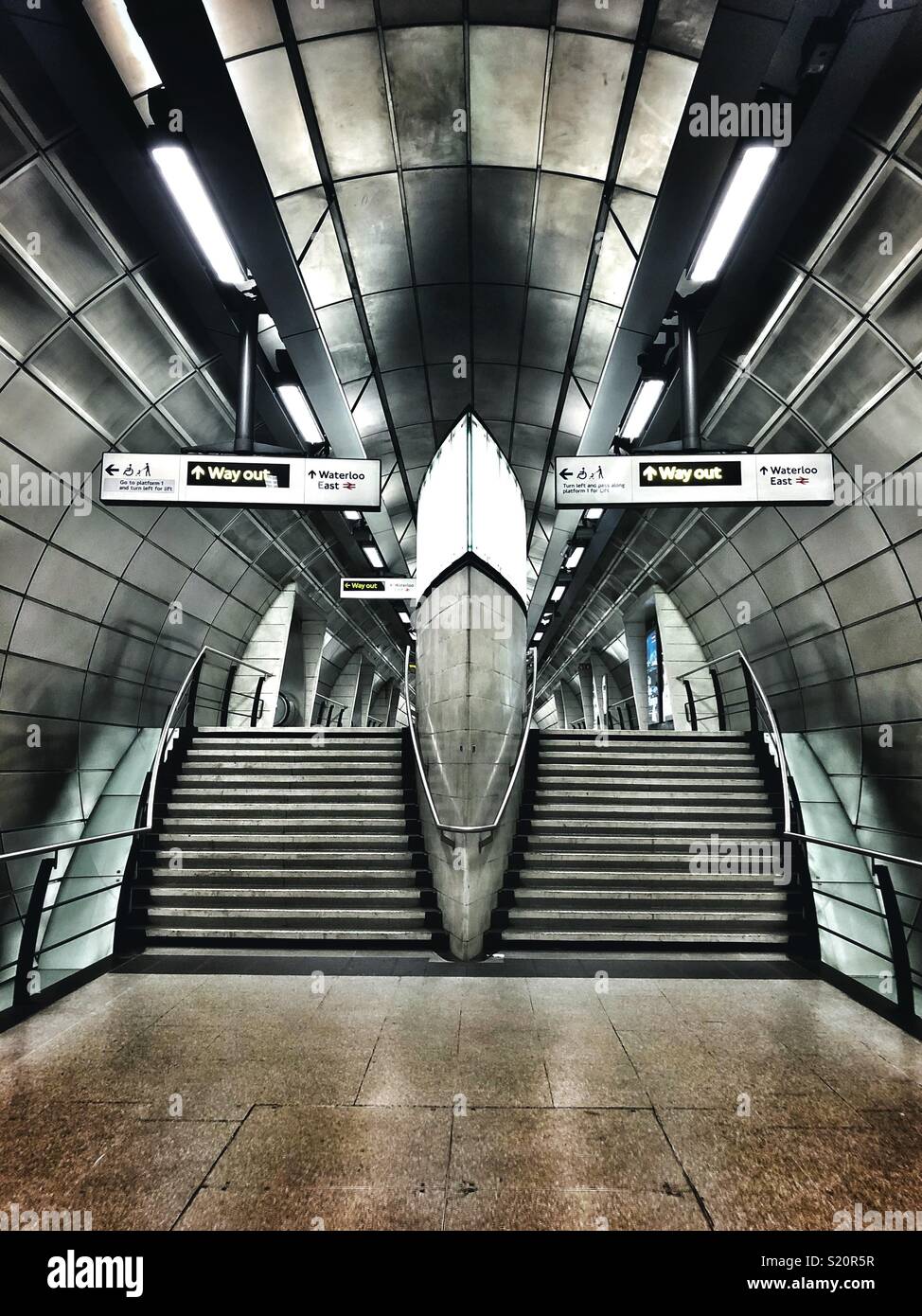 Calma al di sotto della città - Southwark Stazione della Metropolitana di Londra Foto Stock