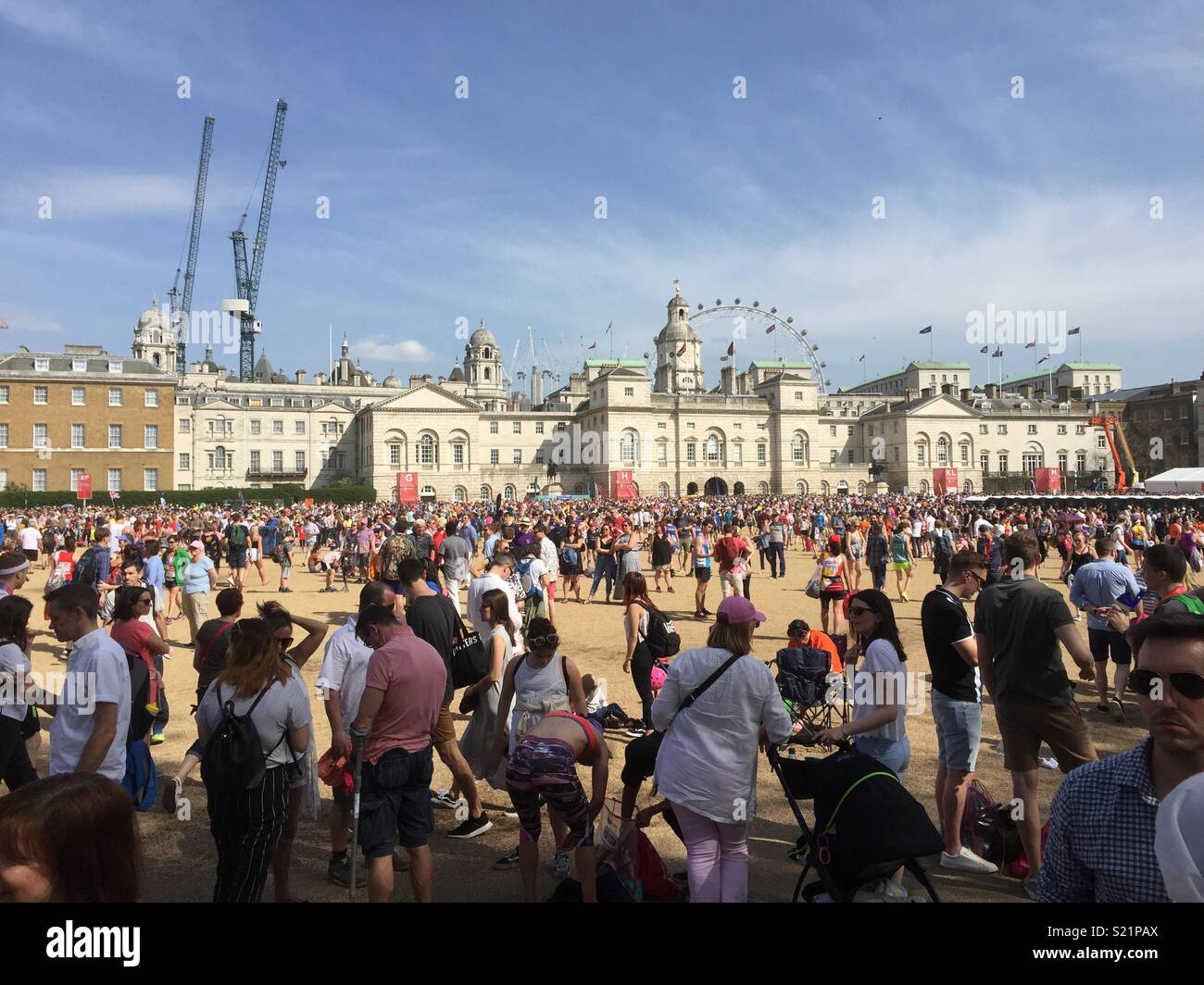 Incontrare e salutare area per la Maratona di Londra 2018 Foto Stock