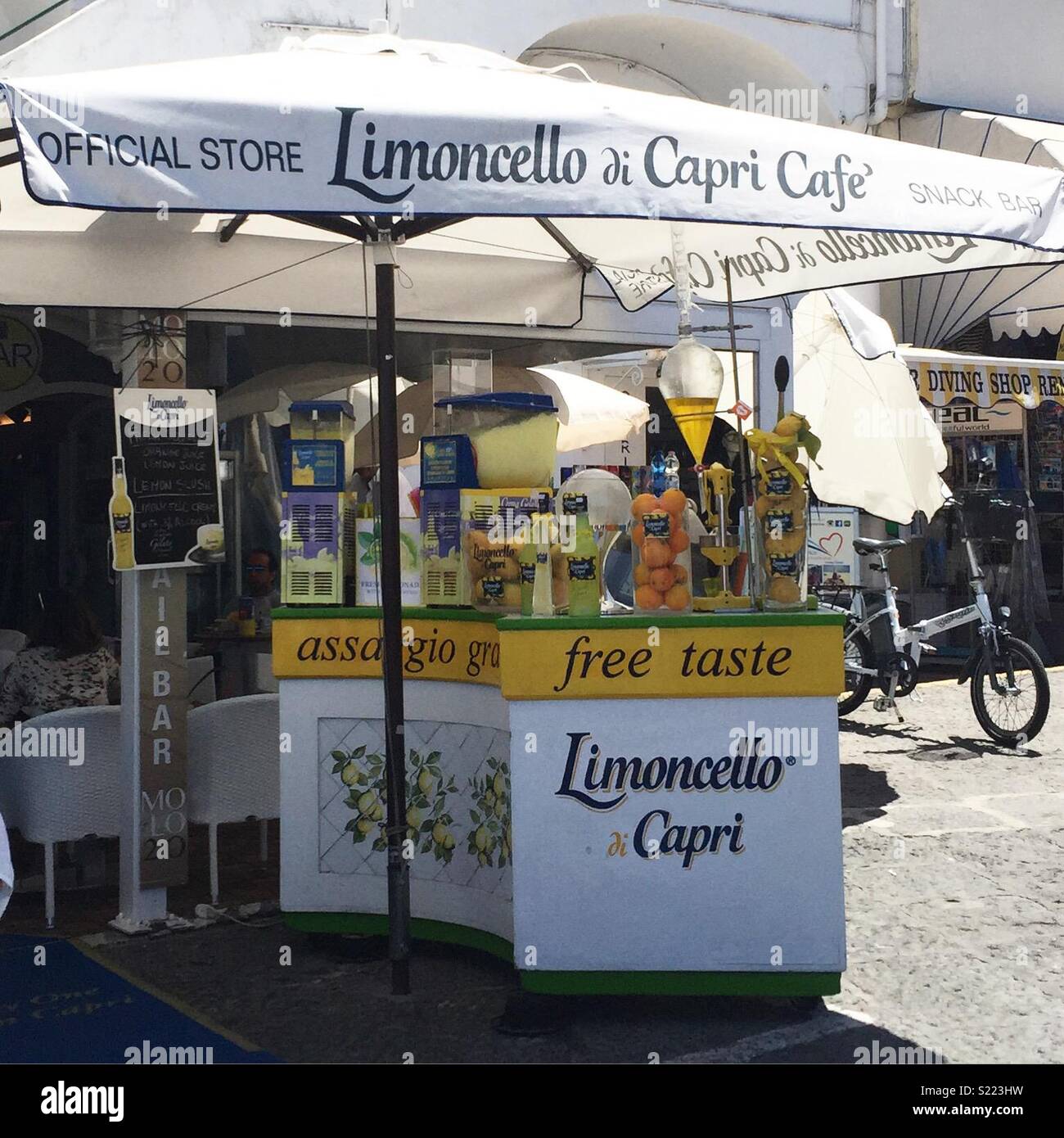 Il Limoncello bevande stand a Capri, Italia Foto Stock