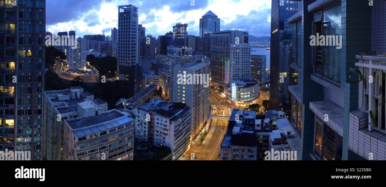 Hong Kong panorama - Vista dal Quarry Bay appartamento verso il porto. Foto Stock
