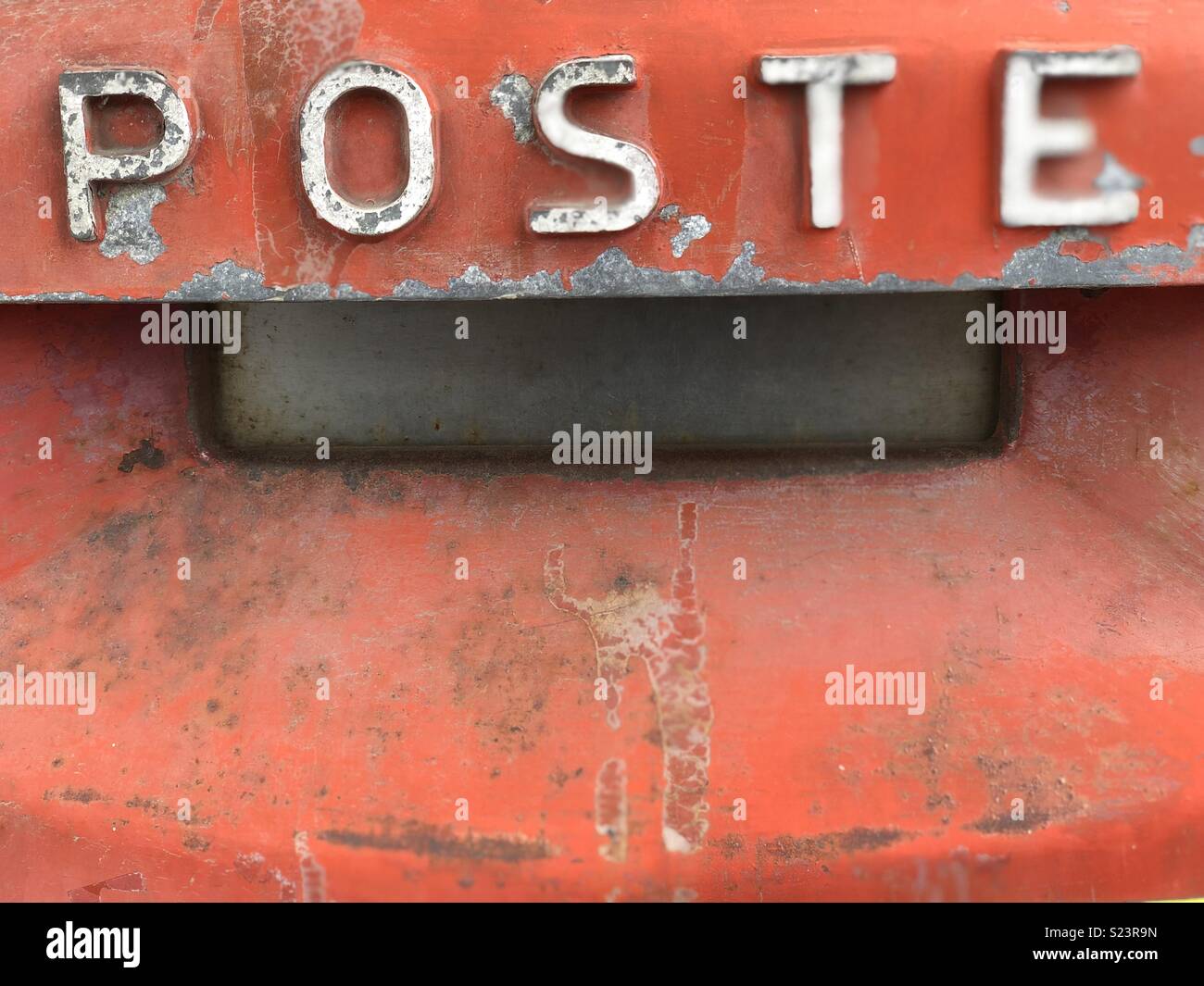 Classico italiano mailbox metallico, vista in dettaglio - Immagine stock catturata con smartphone