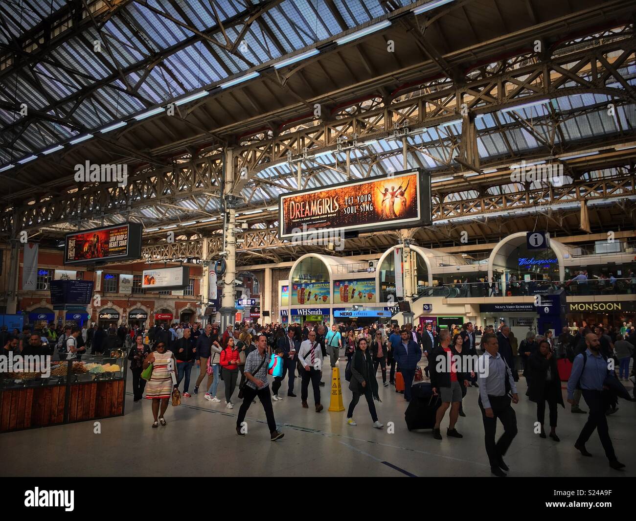 La stazione di Victoria, Londra Foto Stock