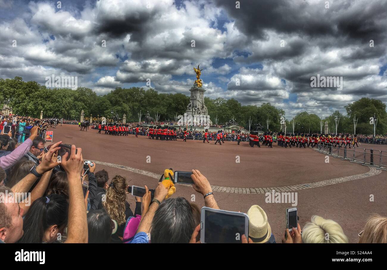 Turismo a Buckingham Palace di Londra Foto Stock