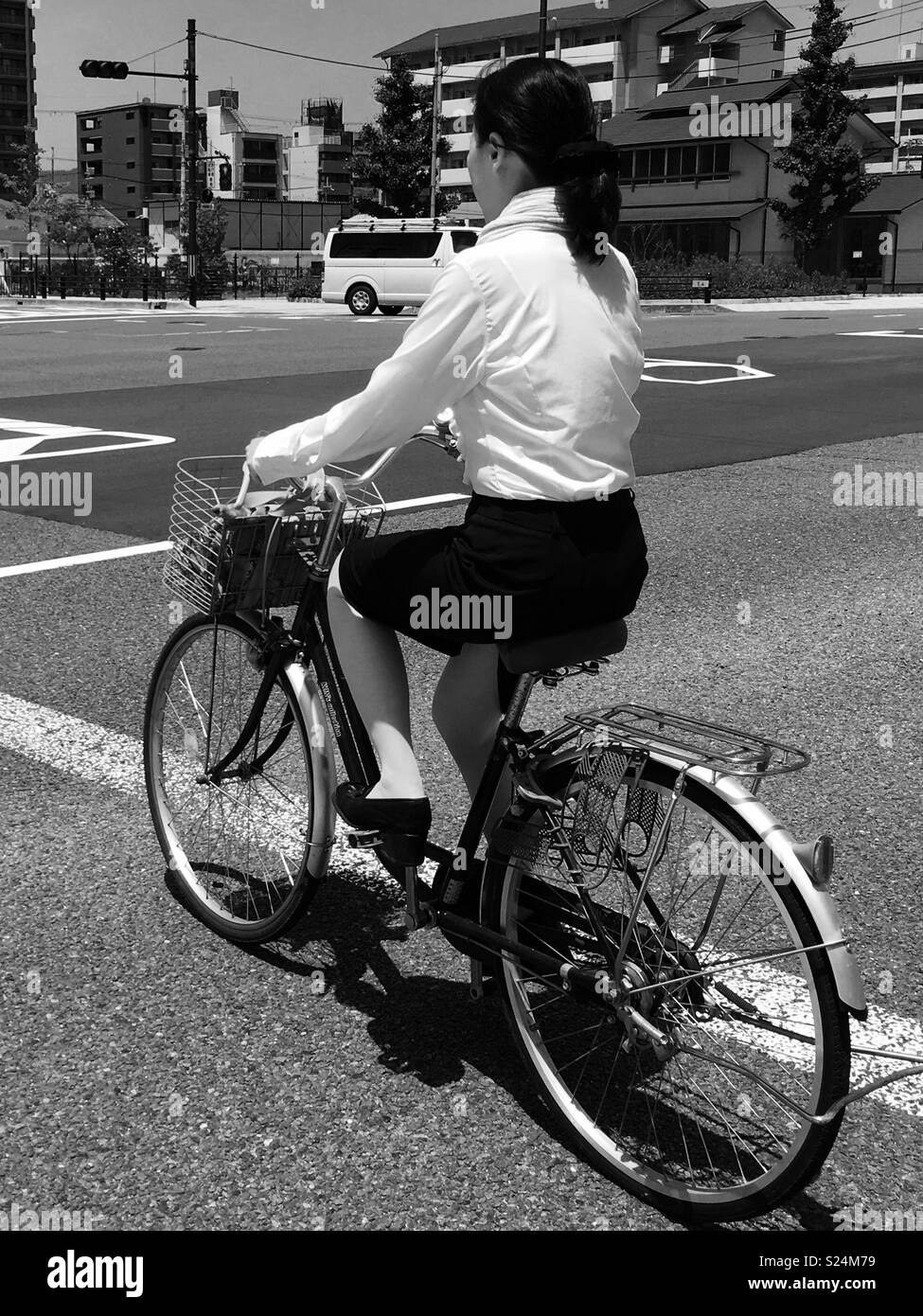 Donna su una bicicletta Kyoto Foto Stock