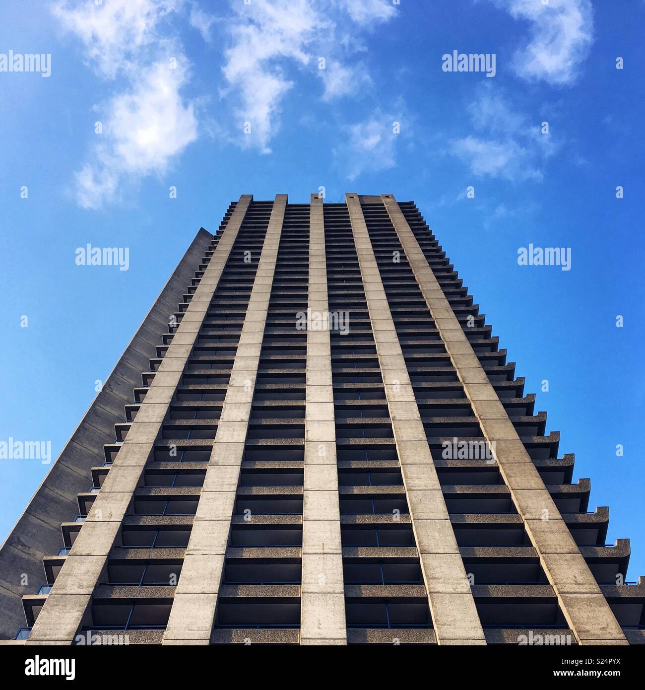 Ricerca di Shakespeare Tower, Barbican, Londra Foto Stock