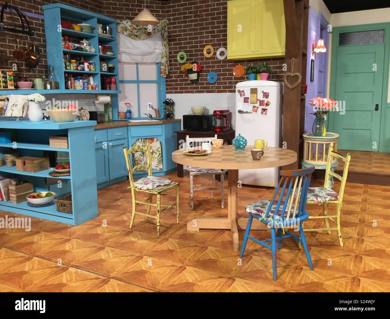 Set di studi TV amici. Appartamento Monica, cucina, sala da pranzo Foto  stock - Alamy