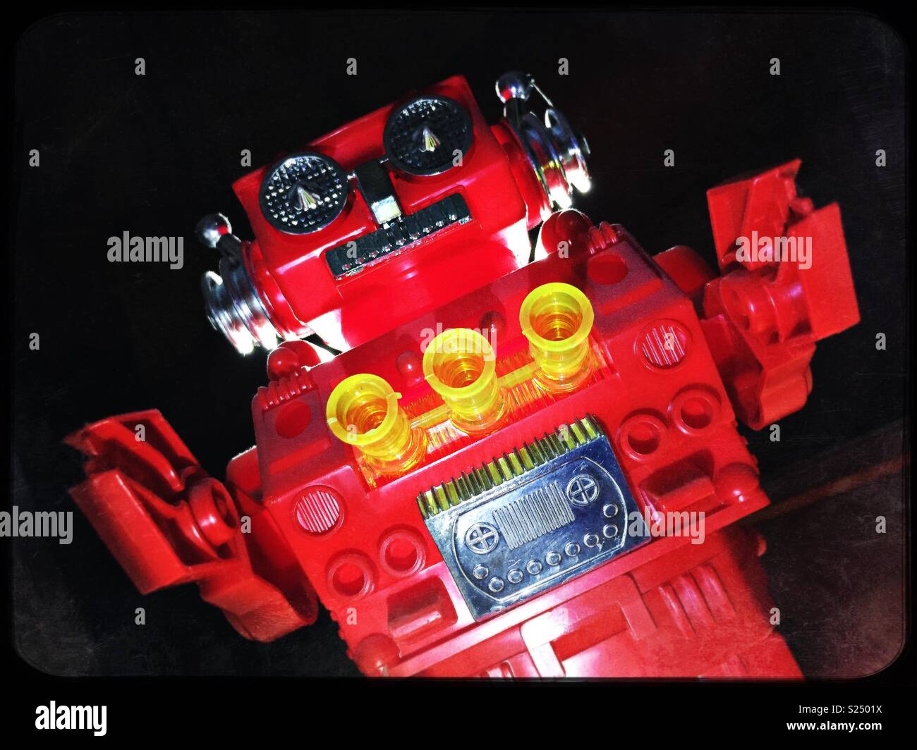 Grande rosso minaccioso spaventoso robot Foto Stock