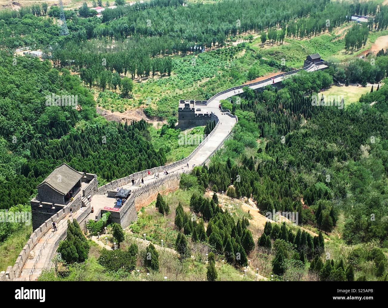 Prima Montagna della Grande Muraglia a Jiaoshan di montagna vicino Shanghaiguan, nella provincia di Hebei (Cina). Maggio 27,2018. Foto Stock