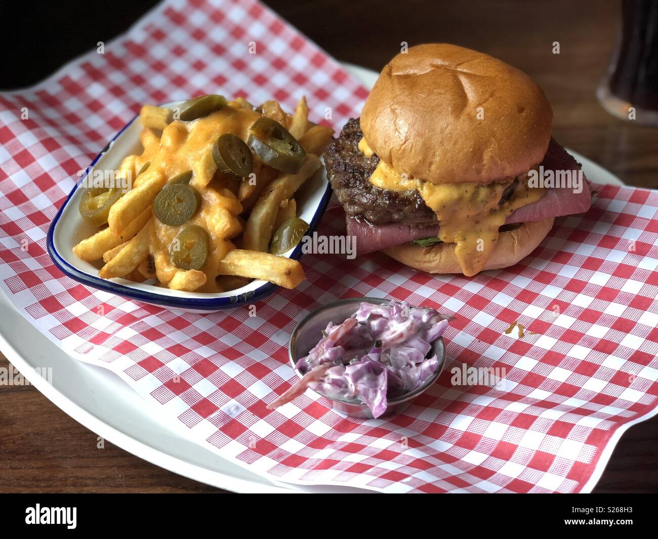 Pranzo in un pub inglese, New York food style Foto Stock