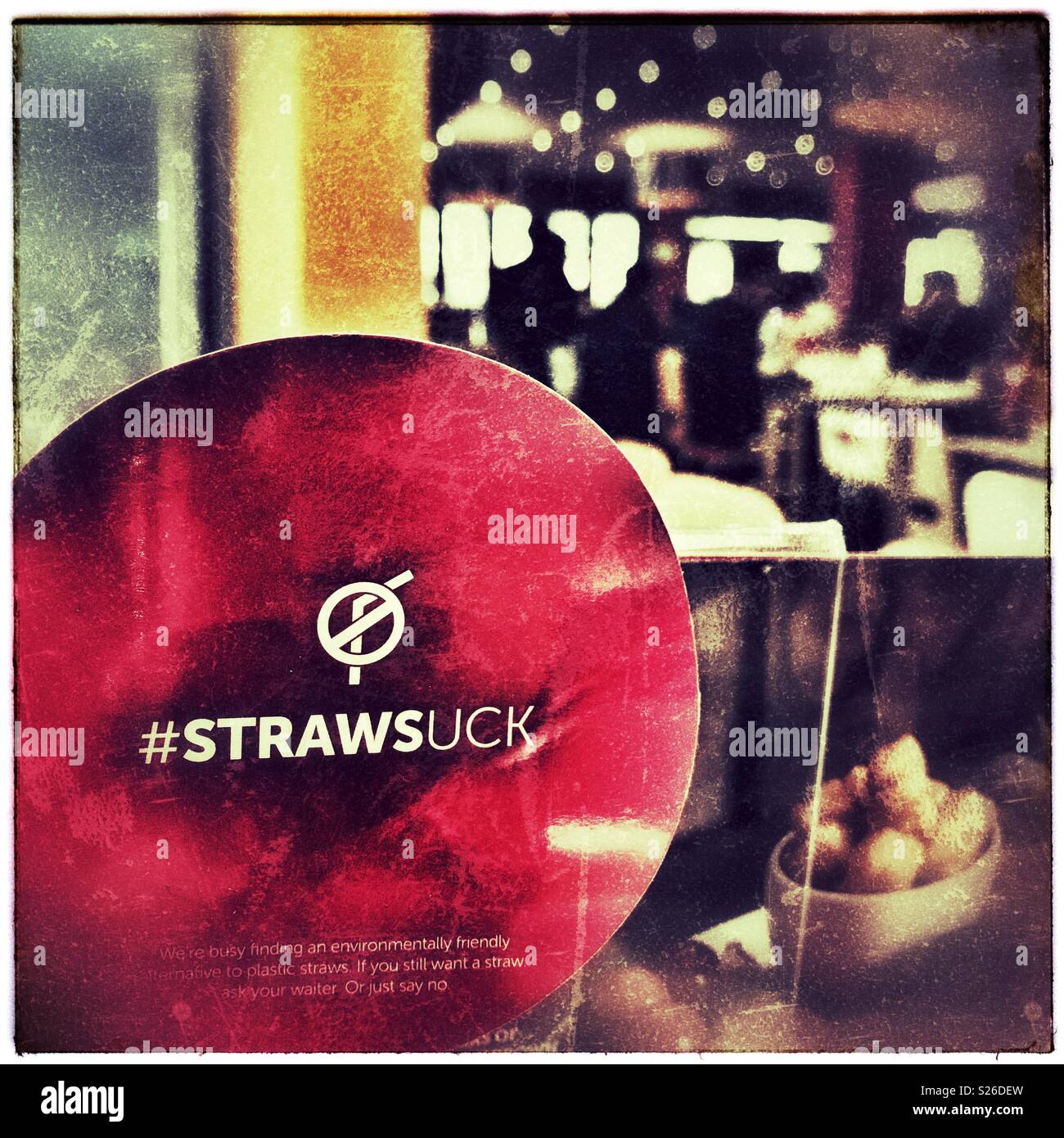 Accedi Wimpy ristorante, Cape Town, Sud Africa come l'uso di single use cannucce di plastica viene fazed fuori. - Immagine stock catturata con smartphone