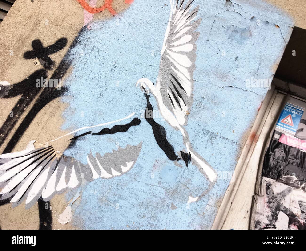 Bird graffiti a Berlino, Germania Foto Stock