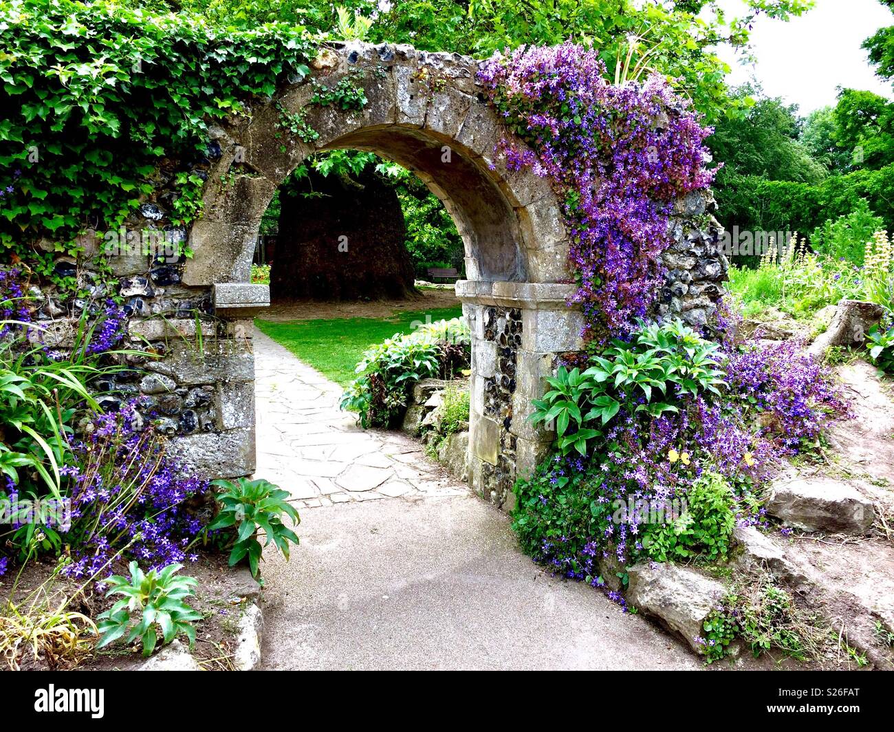 Archway in westgate giardini in Canterbury Kent Foto Stock