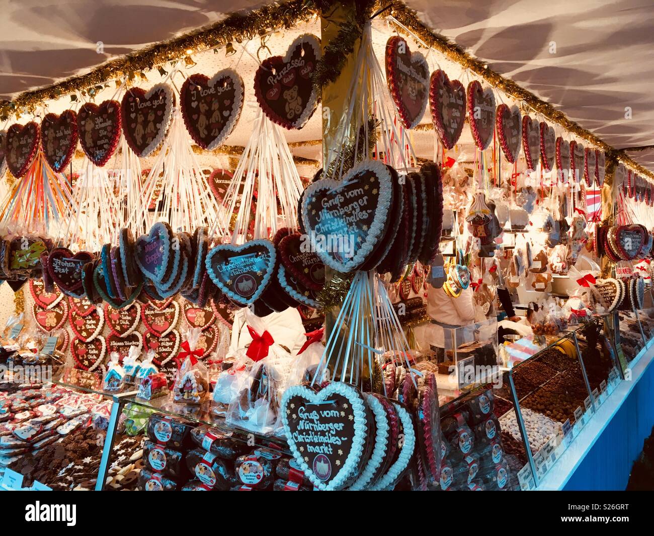 Cuori di panpepato su uno stallo a Christkindlesmarkt Foto Stock