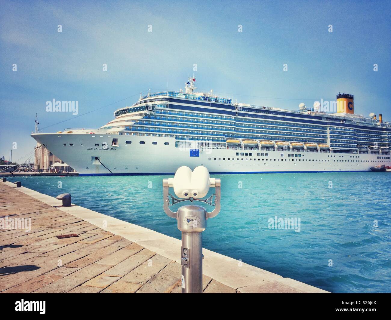 Lussuosa nave da crociera Costa Luminosa - Porto di Trieste, Friuli Venezia Giulia, Italia Foto Stock