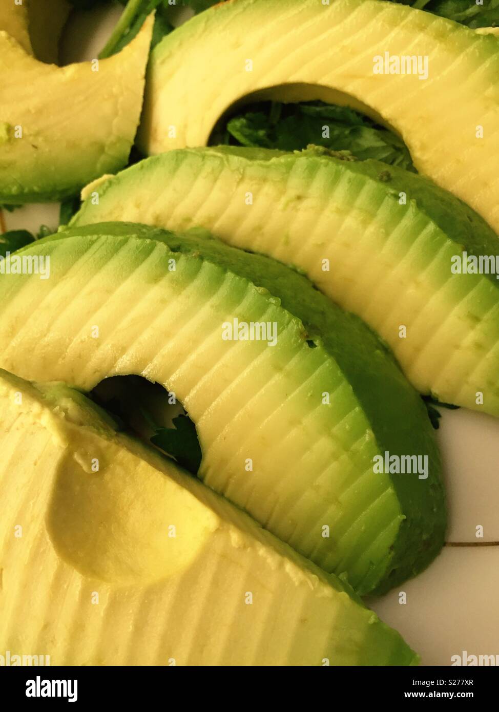 Freschi fette di avocado still life - Immagine stock catturata con smartphone Freschi fette di avocado still life - Immagine stock catturata con smartphone