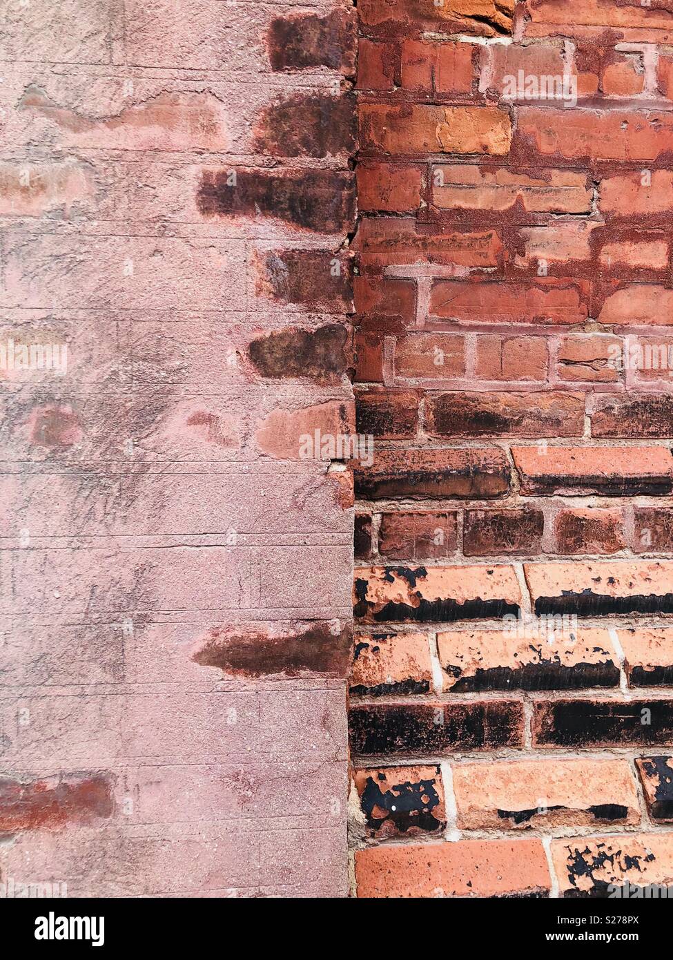 Rosso di parete di mattoni in dettaglio Distillery District a Toronto in Canada Foto Stock