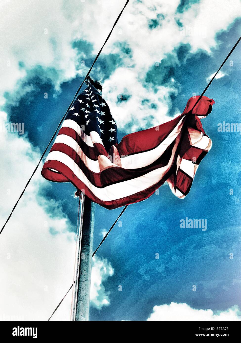 Bandiera americana preso su linea telefonica Foto Stock