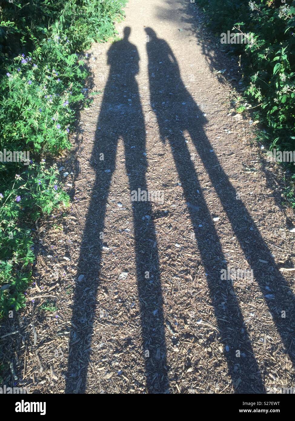 Le ombre della sera - serata di colata sun 2 popoli ombre Foto Stock