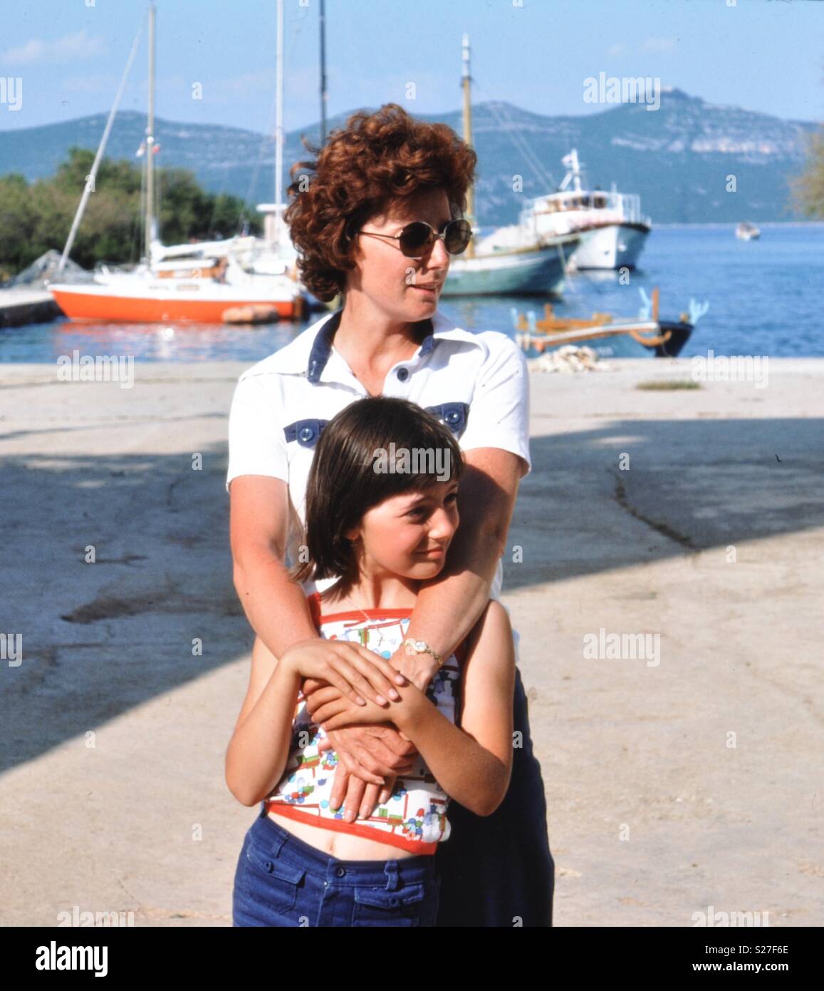 Madre e figlia vacanze Vintage anni '1970 Foto Stock