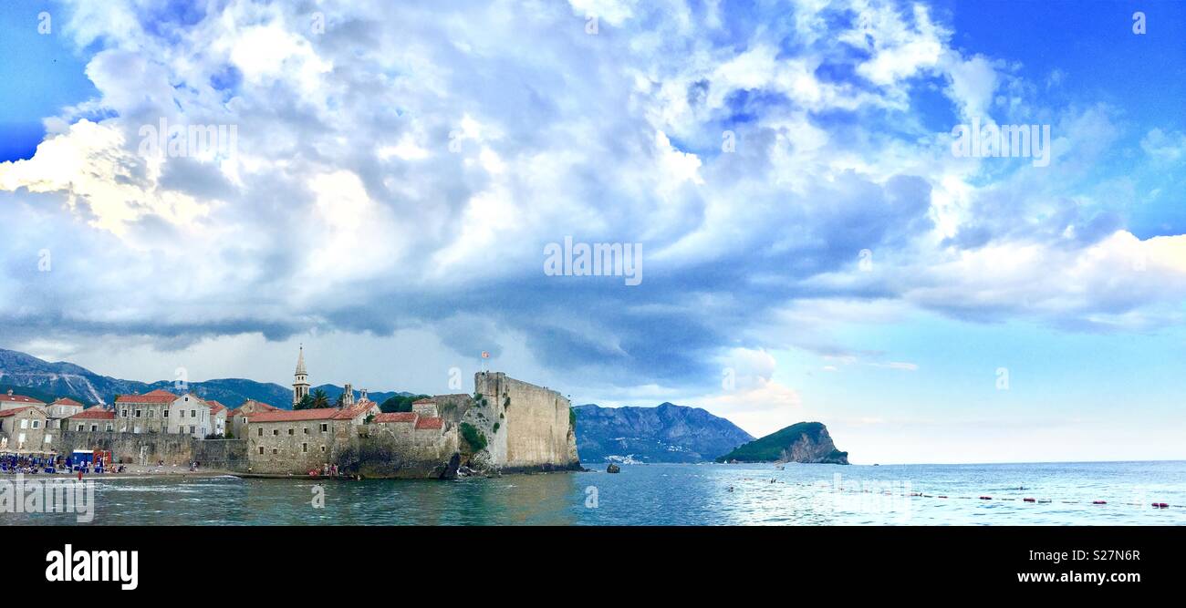 La vecchia città di Budva, Montenegro. Foto Stock