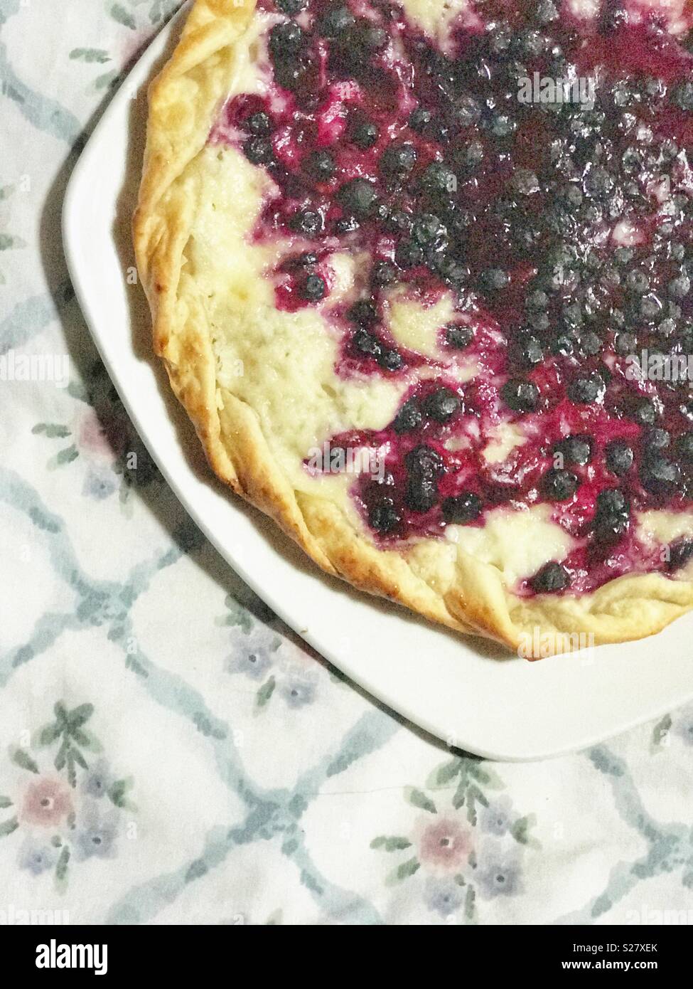 Crostata di mirtilli posa piatto - Immagine stock catturata con smartphone