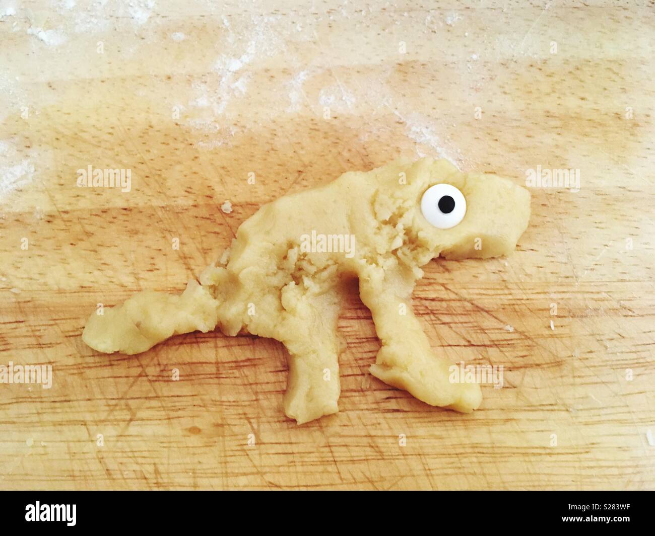 Una fantasia pasta biscotto animale fatto da un bambino - Immagine stock catturata con smartphone