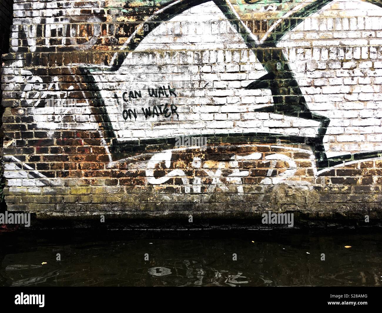 Posso camminare sull'acqua graffiti nel quartiere Kreuzberg di Berlino Foto Stock